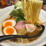 人形町 麺や わたる 大手町パークビルディング店 - 中太ストレート麺〜
