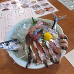 一山いけす - 秋刀魚刺身