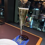 マスターズドリームハウス - 早期予約特典の乾杯用スパークリングワインで乾杯