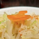 餃子とタンメン 天 - 飛行機型の人参、かわいい♪