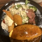 羊の家 - Aプレート（オムライス、サラダ、エビフライ、コロッケ、ローストビーフ）