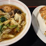 中華料理 百菜 - 五目タン麺880と餃子350（セット）