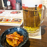 焼肉居酒家 韓の台所 - ソフトドリンク付きを＋750円で生ビール（大）にできました。ちなみに、ビールを注文するとキムチかナムルがついてくるようです