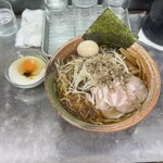 覆麺 智 - 覆麺ラーメンバージョンアップ醤油 味玉 生玉子 ネック　虎フグソース