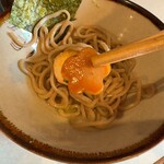 麺処 まるよし商店 - 花形に切られた人参が入ってて丁寧さを伺えます
