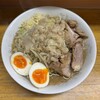ラーメン二郎 - 料理写真:麺280gの豚2枚、味付煮玉子、生たまご　ニンニクアブラ