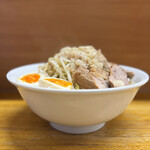 ラーメン二郎 - 麺280gの豚2枚、味付煮玉子、生たまご　ニンニクアブラ