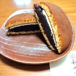 赤坂おぎ乃 和甘 - 生どらやき「あずき塩バター」断面