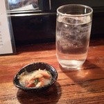 Izakayagaku - 黒霧島の水割り(300円)、お通し