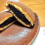 赤坂おぎ乃 和甘 - 生どらやき「特撰あずき」断面