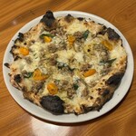 ピザダヴィンチトウキョウ - ローズマリーと自家製サルシッチャのピザ