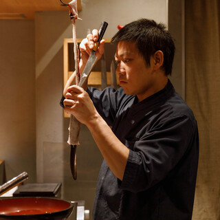 荻原聖氏（オギワラアキラ）ー鰻料理の可能性を拓くパイオニア