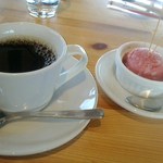 セットのドリンクとひとくちデザート