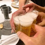 串揚げ 百樹璃座 - まずは赤星でカンパ〜イ