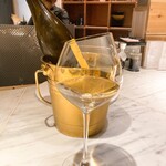 串揚げ 百樹璃座 - 白ワイン…グラスがステキな