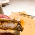 串揚げ 百樹璃座 - ソースも燻製してあってウマぁ〜♪