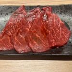 WAGYU焼肉悠雅 - 和牛ロース　脂なく柔らかくもなく、赤身が美味しくもなく。嫁娘に大不評。
