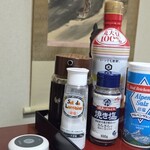 とんかつ 力亭 - 調味料(ソース、ロネーム岩塩、瀬戸のほんじお焼き塩、キッコーマン丸大豆しょうゆ,アルペンザルツ)