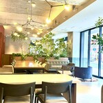 TRAN.SCENDER LOUNGE - 店内から入り口