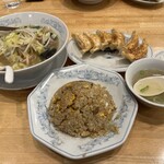 ぎょうざの満洲 - 料理写真:
