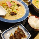 リンガーハット 渋谷サクラステージ店 - 長崎ちゃんぽん、ライス大盛無料、にんにく餃子