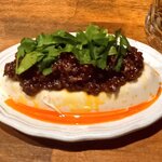 西荻タンドール 5Lab - 八丁味噌キーマ冷奴。