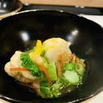 339663435 - ① 先付：北海道産雲子+海老芋の揚げ、野菜（菜花メイン）餡掛け