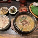 韓国スープ定食 ピニョ食堂 - 