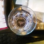 Kishibe - おまけ　セルフサービスの水のグラスIKEAでした