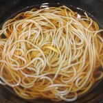 小諸そば - ｢温かいかけそば｣にはこの季節限定の柚子の皮が載せられていました♪