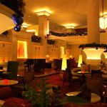 Lobby Lounge - 天井も高く、開放感のあるラウンジ。優雅なひとときを...。