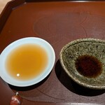 馳走 啐啄一十  - 造りの準備　　左がポン酢　右はお醤油