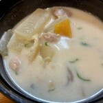 鳥せい - こんな感じで具沢山。鳥の切り落としもたっぷり