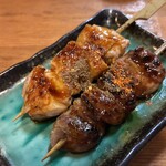 鳥せい - やきとり（上身）と心ぞう。きもが売り切れだったのが残念。