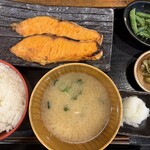 炭火焼干物定食 しんぱち食堂 人形町店 - 