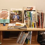 アスリート中華ダイニングYI-CHANG - 浅田真央さんや内村航平さん、武尊さんの本が沢山。