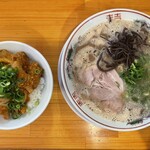てっちゃん - 料理写真:もつごはん&豚骨らーめん