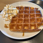 スターバックス・コーヒー - 料理写真:アメリカンワッフル+ホイップ&キャラメルソース!
