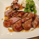 鉄板焼とお好み焼 みしまや - 牛タンのステーキ。この量で採算取れるのか？