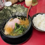 王道家直系 IEKEI TOKYO - ラーメン(やわめ,普通,多め)＋海苔＋ライス