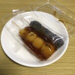 だんごの輪島 - みたらしだんご、ごまだんご　各100円