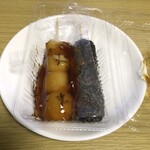だんごの輪島 - みたらしだんご、ごまだんご　各100円