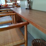 スープカレー よつば - カウンター席。最近３席だったのが４席に増えてた。