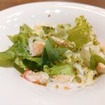 デニーズ - 【期間限定】蟹とアボカド、香味野菜のサラダ