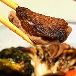 月と灯り - 舞茸と鴨肉のグリル 抹茶塩と柚子胡椒