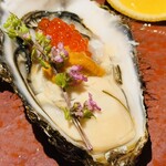 月と灯り - 厚岸産 痛風牡蠣 雲丹いくら乗せ