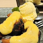 月と灯り - 揚げクロワッサンのクリームブリュレ～バニラアイスを添えて～