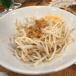 餃子のネオ大衆酒場 ニューカムラ - お通しの二郎のあたま