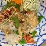 タイ・イサーン料理ヤムヤム - ガイトードガティアム　鶏のニンニク揚げ