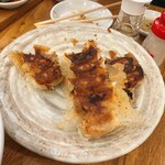 餃子のネオ大衆酒場 ニューカムラ - 餃子　ごめんなさい食べ途中